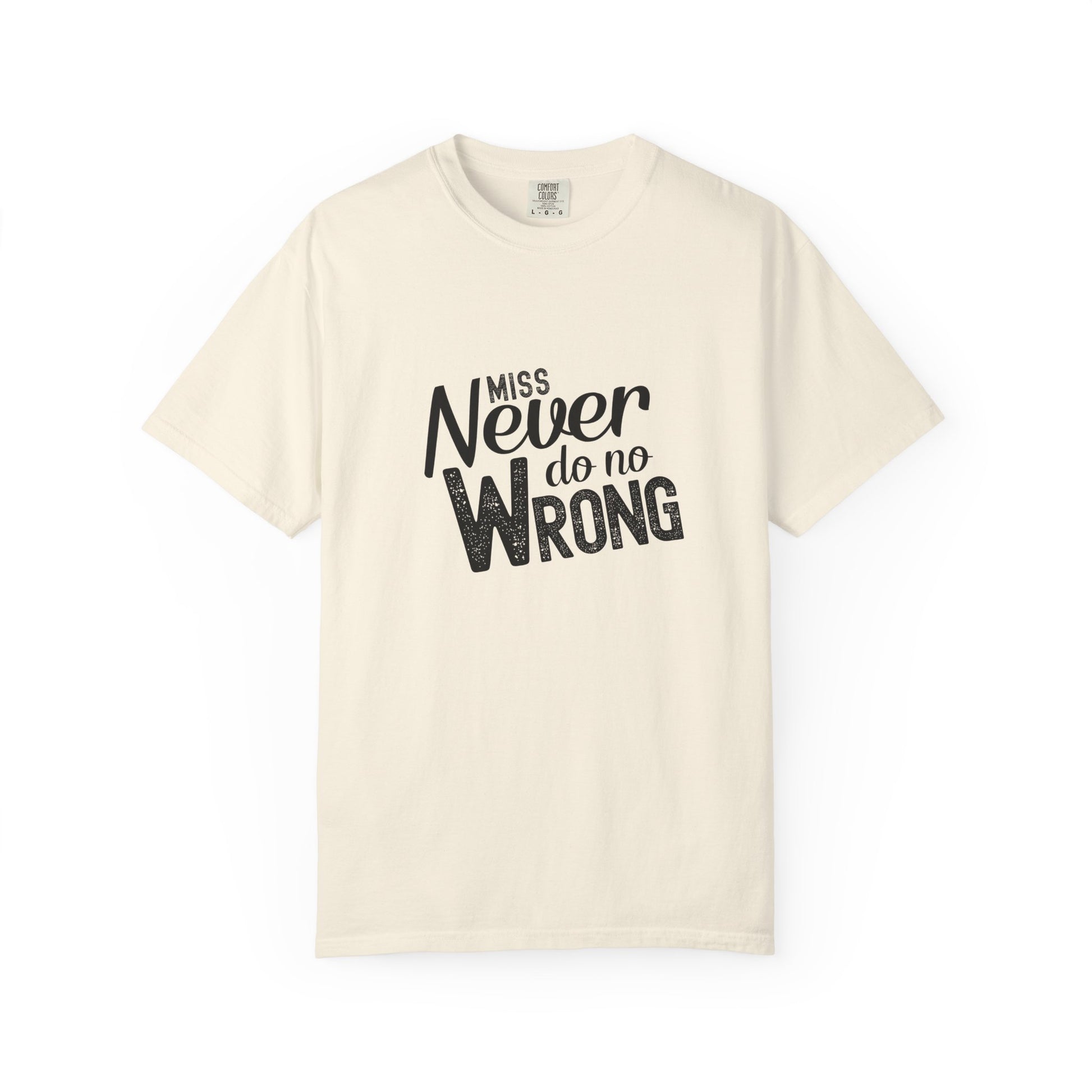 Beige t-shirt with 'Miss Never do no Wrong' tex